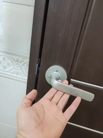 원형 손잡이 — 새로 단 레버 손잡이